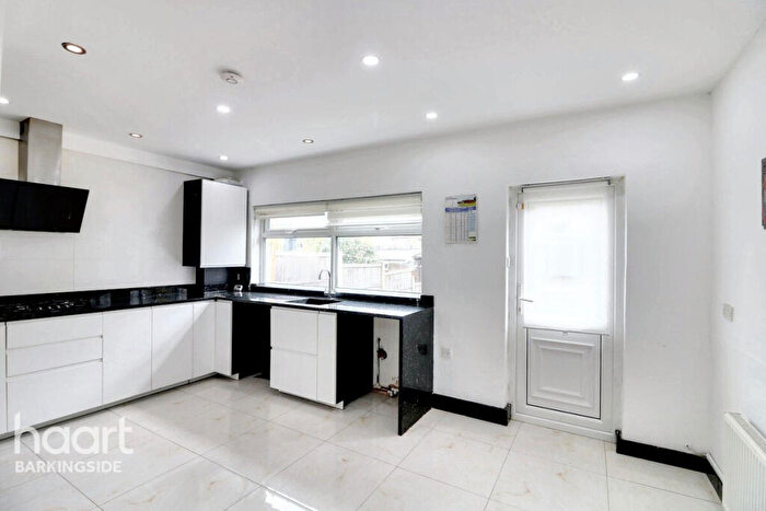 4 Bedroom Terraced House For Sale In Cantley Gardens, Newbury Park, IG2