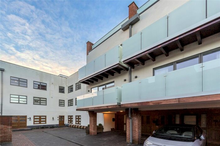 3 Bedroom Town House To Rent In Elm Grove, Wimbledon, SW19