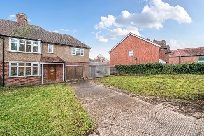 4 Bedroom Semi-Detached House For Sale In Southern Road, Thame, Oxfordfordshire, OX9