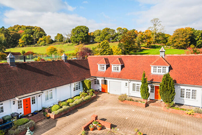4 Bedroom Mews For Sale In Eastbury Lane, Compton, GU3