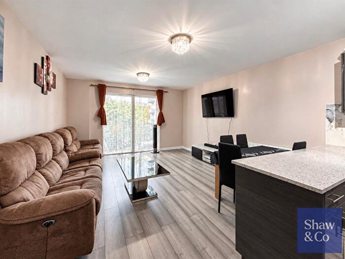 2 Bedroom Flat For Sale In Prince Regent Road, Hounslow, TW3