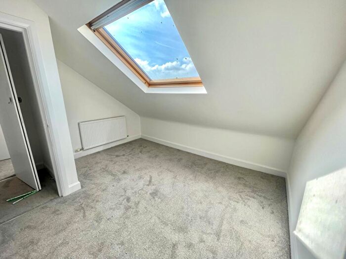 2 Bedroom Flat To Rent In Poole Road, BH4