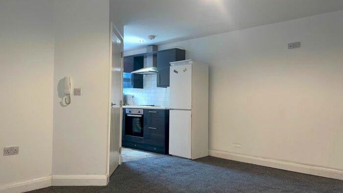 1 Bedroom Flat To Rent In Flat A, Pellon Lane, Halifax, HX1