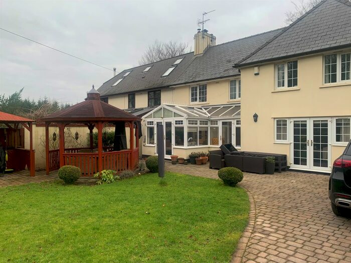 4 Bedroom Semi-Detached House For Sale In Tair Onen, Cowbridge, CF71
