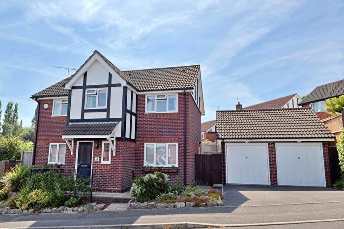 4 Bedroom Detached House For Sale In Dogwood Road, Broadstone, BH18