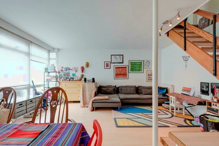 3 Bedroom Terraced House To Rent In Belsize Park Mews, Belsize Park, NW3