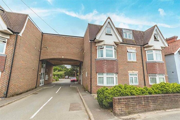 1 Bedroom Apartment To Rent In Clarence Court, - London Road, Langley, SL3