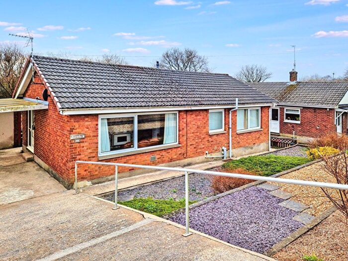 2 Bedroom Bungalow For Sale In South View, Kenfig Hill, CF33