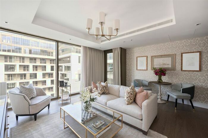 3 Bedroom Flat To Rent In Coe House, - Warwick Lane, Kensington, W14