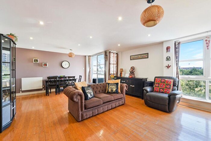 2 Bedroom Flat For Sale In Barrier Point Road, E16