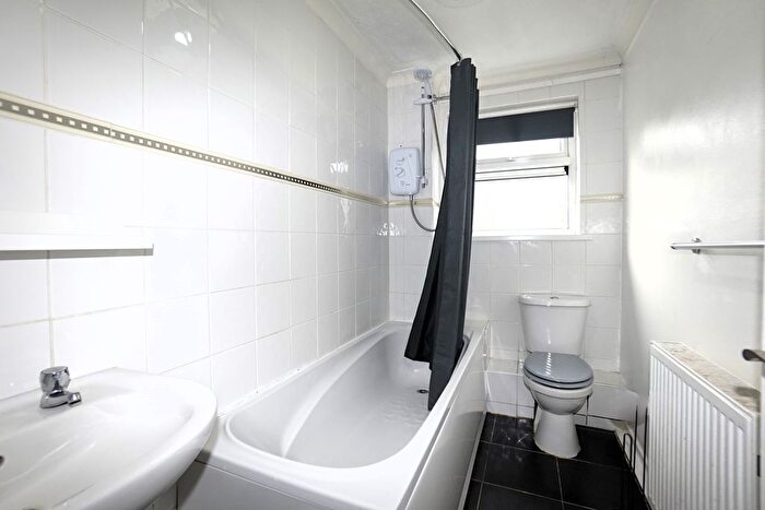 1 Bedroom Flat To Rent In Lindens, Skelmersdale, WN8