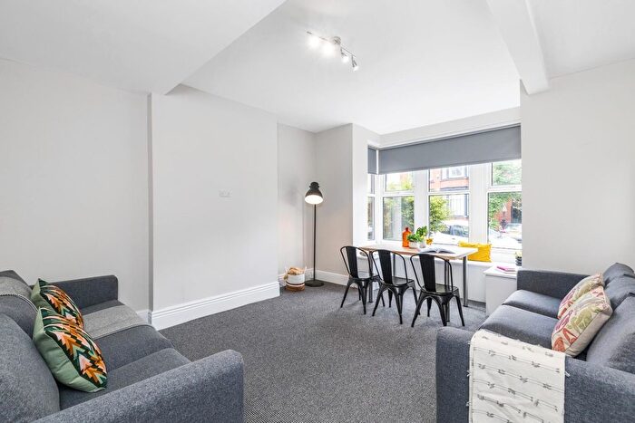 8 Bedroom Semi-Detached House To Rent In Estcourt Avenue, Leeds, LS6