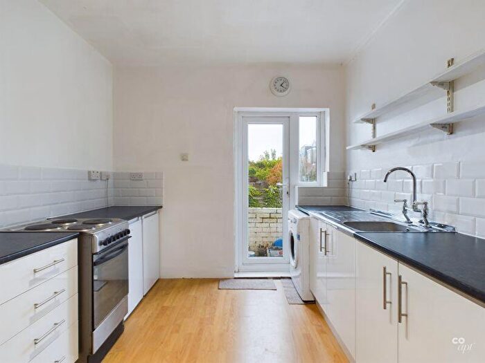 3 Bedroom Flat To Rent In Milner Road, Brighton, BN2