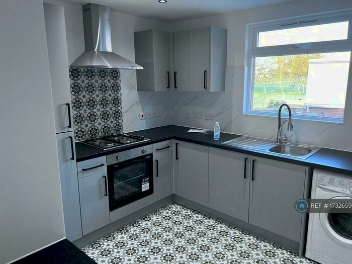 3 Bedroom Flat To Rent In High Road Leyton, London, E10