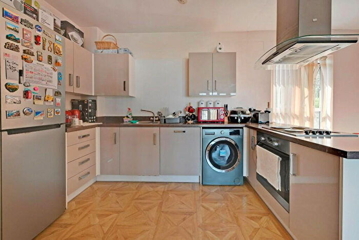 2 Bedroom Flat To Rent In Champness Road, Barking, Essex, IG11