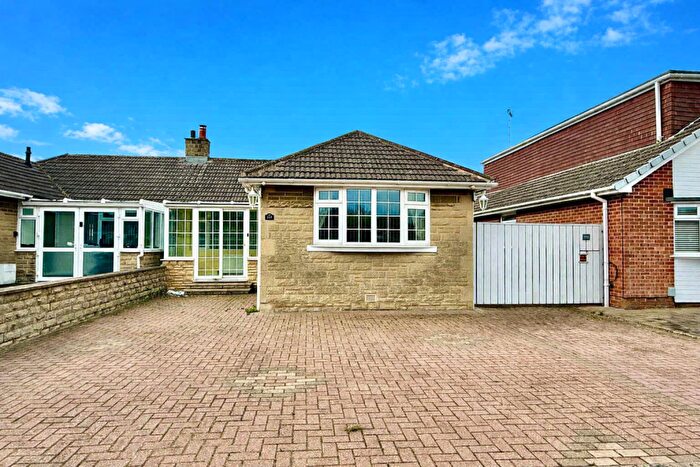 3 Bedroom Semi-Detached Bungalow For Sale In Severn Avenue, Greenmeadow, Swindon, SN25