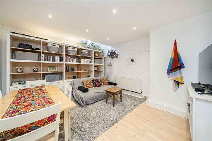 2 Bedroom Flat To Rent In Acre Lane, London, SW2