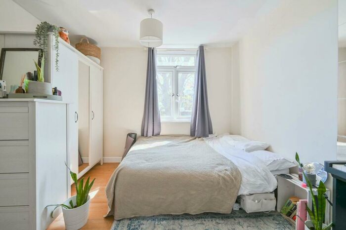 3 Bedroom Maisonette To Rent In Keighley Close, Islington, London, N7