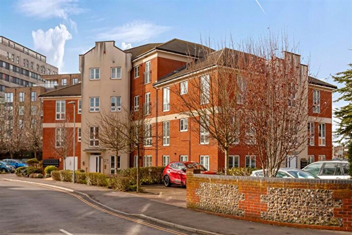 2 Bedroom Flat For Sale In Cambrian Way, Worthing, BN13