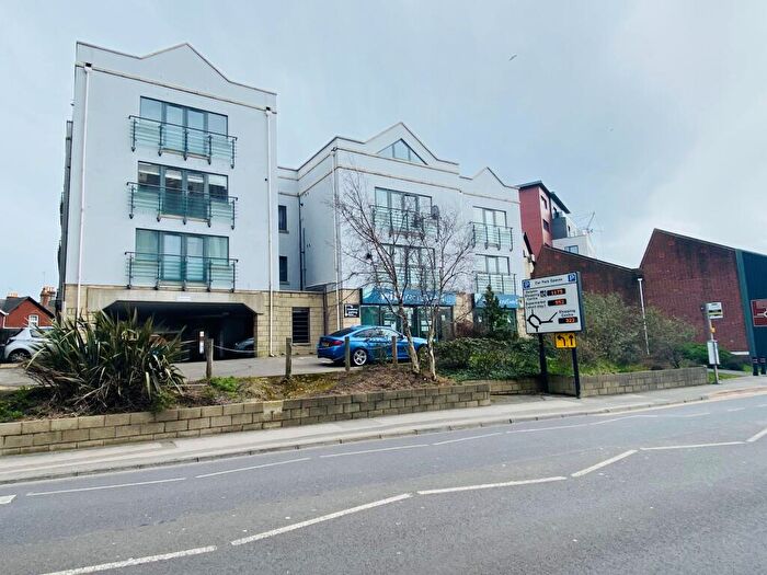 2 Bedroom Apartment To Rent In Poole Town Centre, BH15