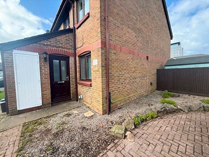 1 Bedroom Flat To Rent In Craiglee Drive, Cardiff, CF10