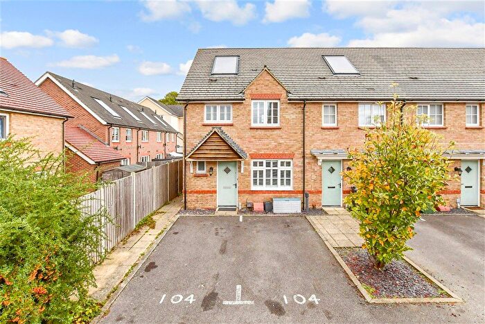3 Bedroom End Terrace House For Sale In Magdalen Gardens, Maidstone, Kent, ME15