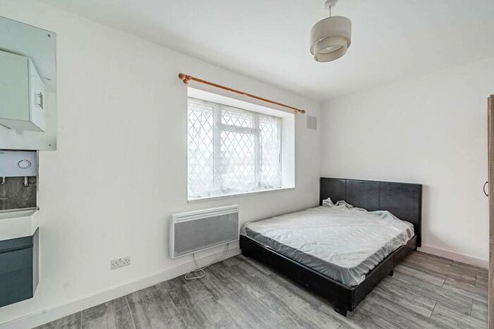 4 Bedroom Semi-Detached House To Rent In Goldbeaters Grove, Edgware, HA8