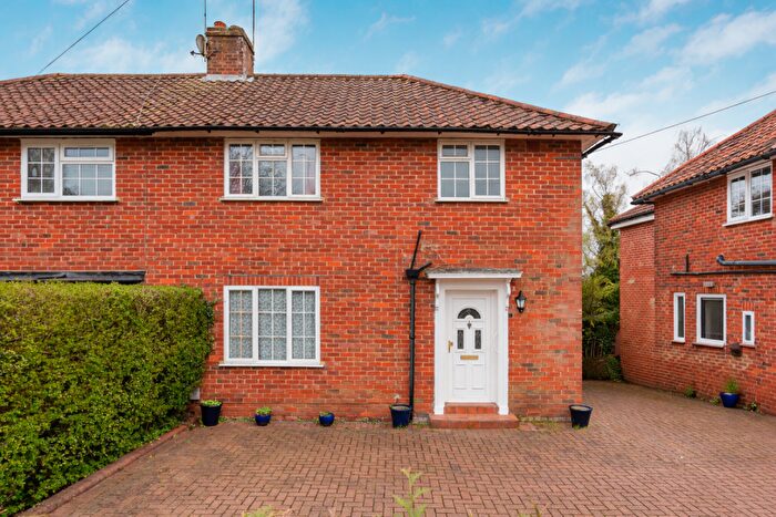 3 Bedroom Semi-Detached House For Sale In Broadfield Place, Welwyn Garden City, Hertfordshire, AL8