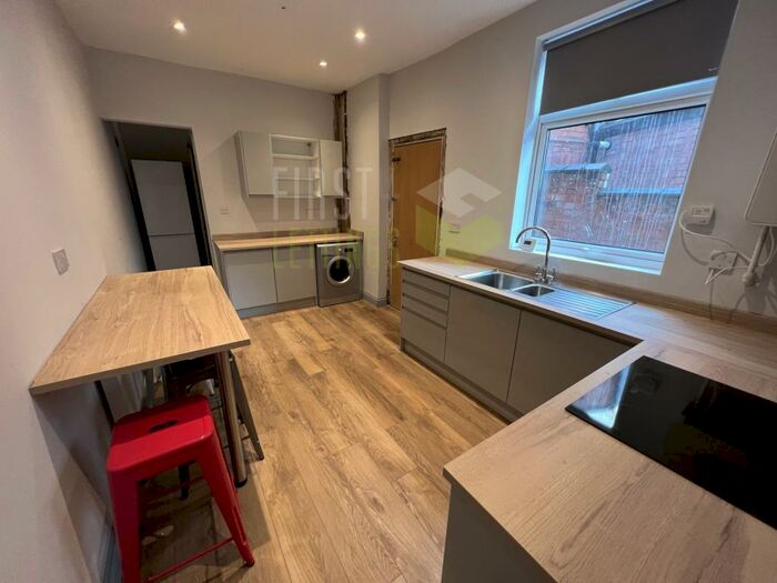 5 Bedroom Terraced House To Rent In Dulverton Road, West End, LE3