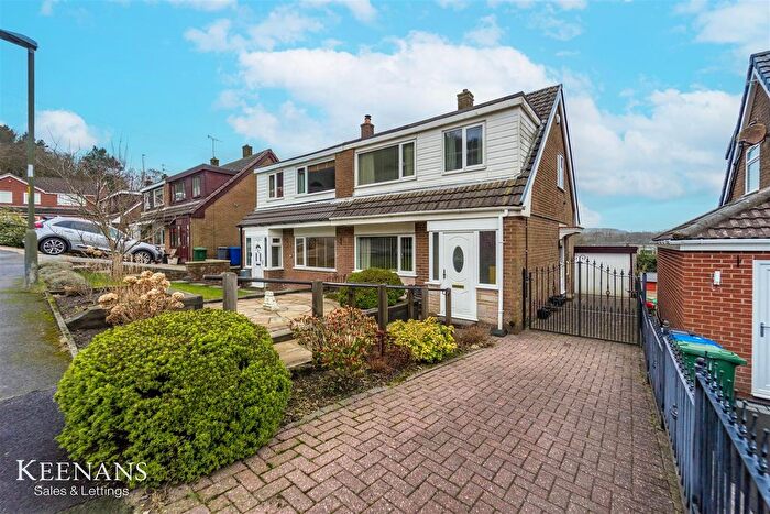 3 Bedroom Semi-Detached House For Sale In Horncliffe Close, Rossendale, BB4