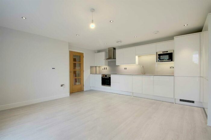 1 Bedroom Apartment To Rent In High Street, Berkhamsted, HP4