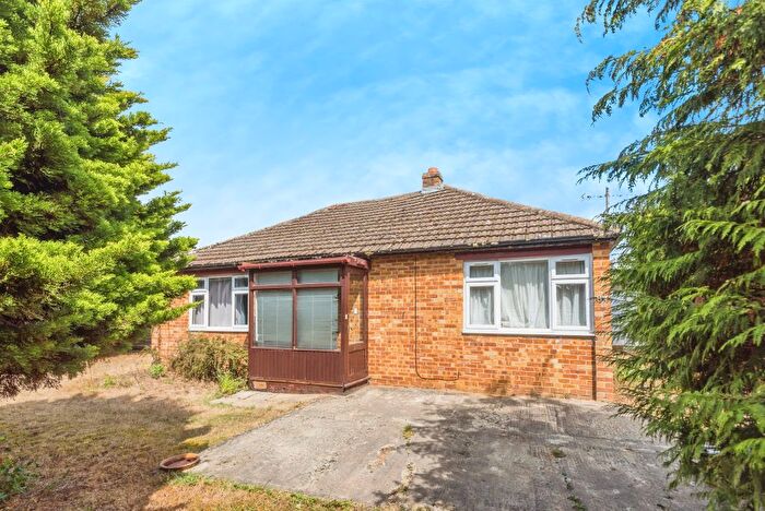 2 Bedroom Detached Bungalow For Sale In Milestone Road, Carterton, OX18