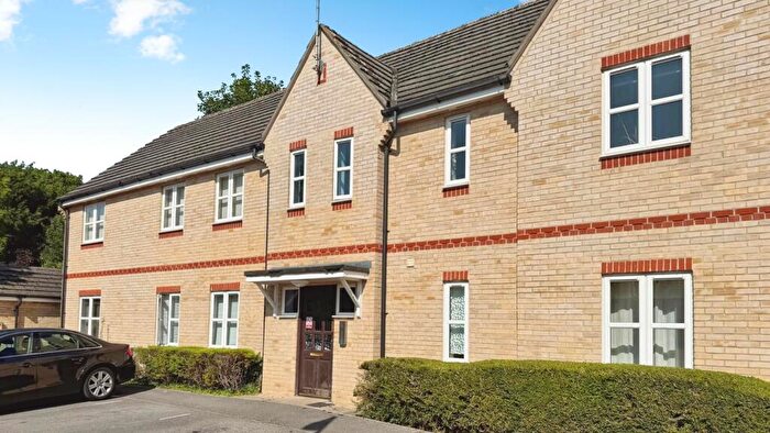 2 Bedroom Flat To Rent In Lawrence Place, Newbury, RG14