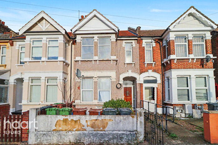 2 Bedroom Flat For Sale In Park Avenue, Barking, IG11