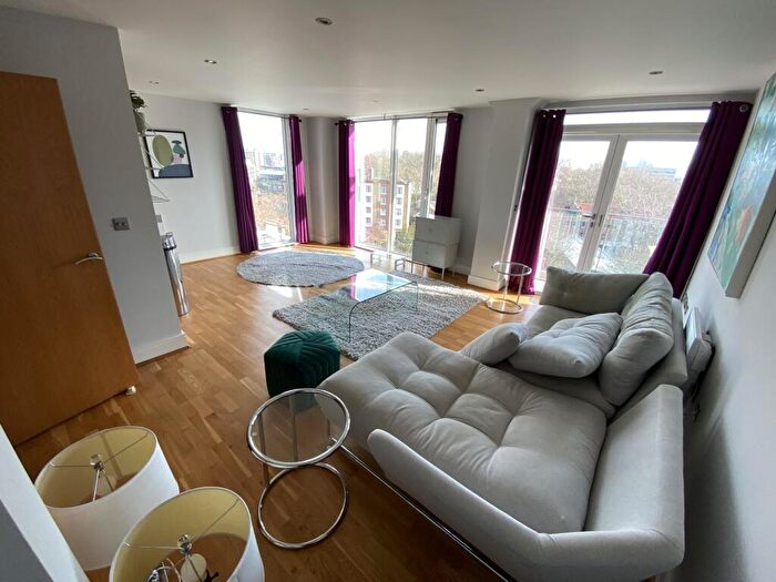 2 Bedroom Flat To Rent In Lime House Court, E14