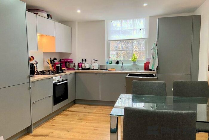 2 Bedroom Flat To Rent In St. Johns Hill, Clapham Junction, SW11