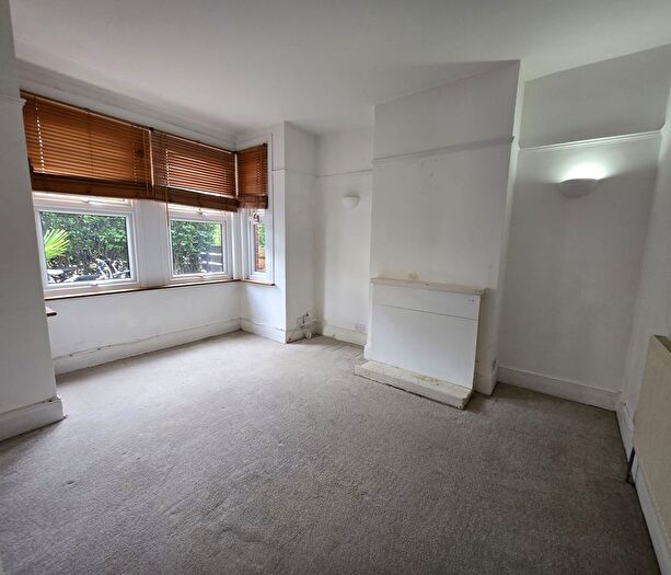 2 Bedroom Flat To Rent In Bloxhall Road, Leyton, E10