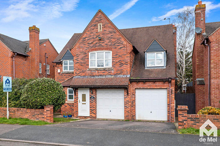 4 Bedroom Detached House For Sale In Stoke Road, Bishops Cleeve, GL52