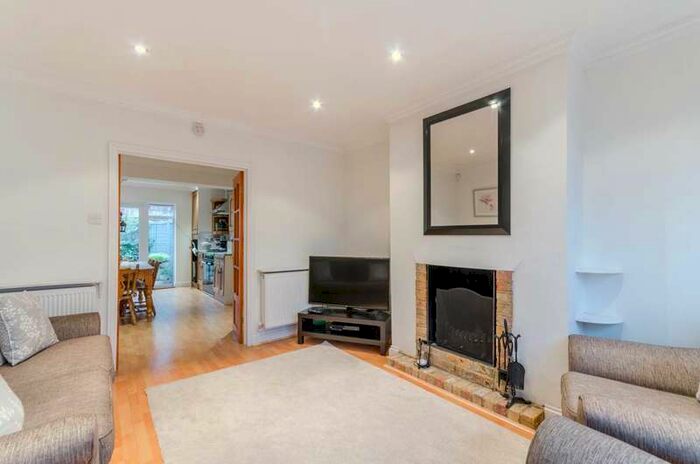 2 Bedroom House To Rent In Bloxham Crescent, Hampton, TW12