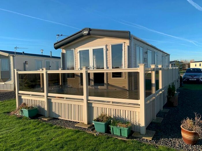 2 Bedroom Mobile/park Home For Sale In Alford Road, Mablethorpe LN12