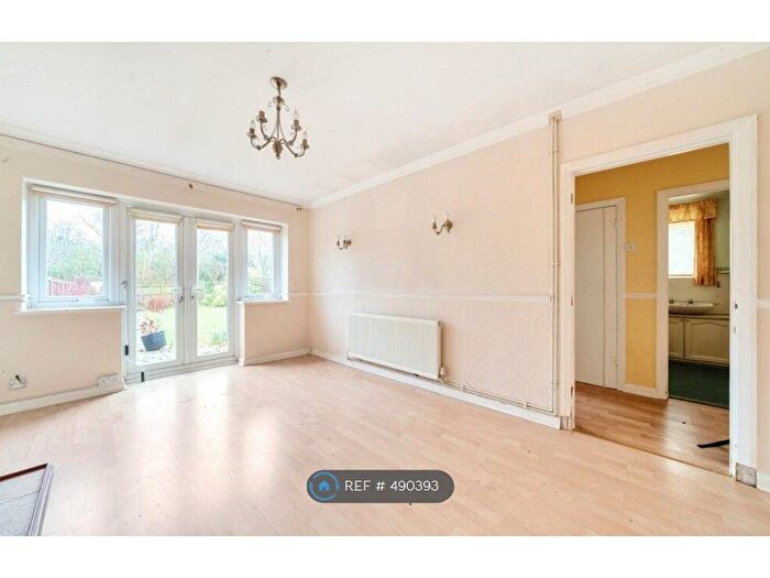 3 Bedroom Bungalow To Rent In Gillmans Road, Orpington, BR5