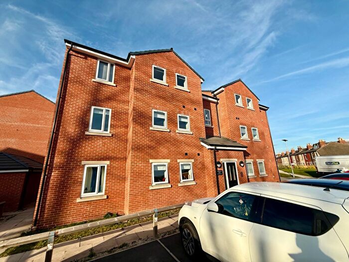 2 Bedroom Flat To Rent In Elizabeth Court, Wakefield, Yorkshire, WF2