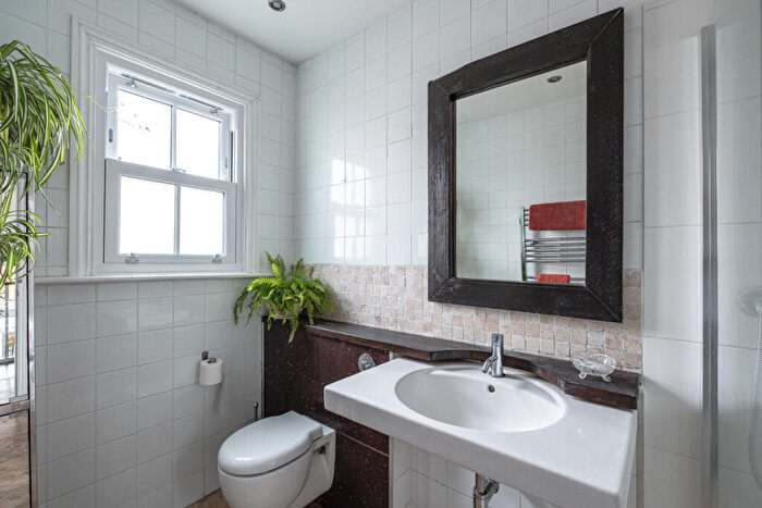4 Bedroom Terraced House For Sale In Southgate Road, London, N1