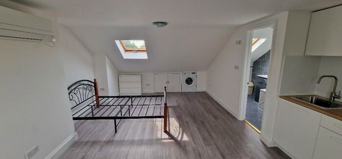 Studio To Rent In Reighton Road, Hackney London, E5
