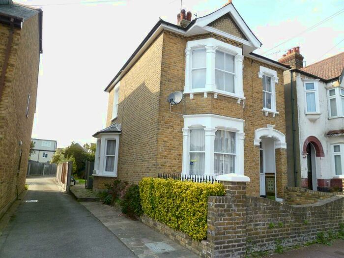 1 Bedroom Flat To Rent In Lymington Avenue, Leigh On Sea, SS9