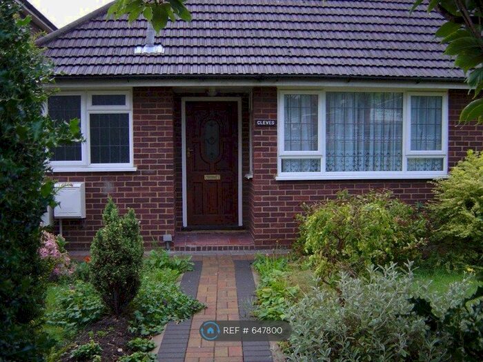 1 Bedroom Bungalow To Rent In Raleigh Way, Hanworth Park, TW13