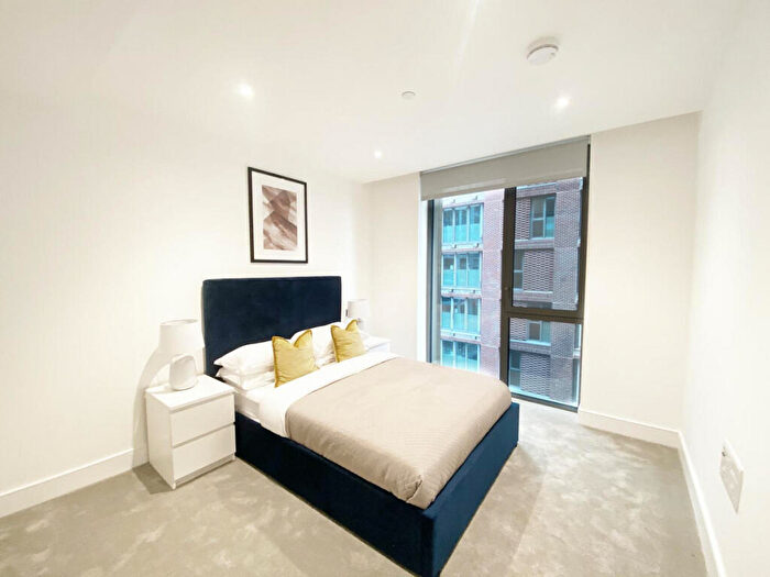 2 Bedroom Apartment To Rent In Prince Of Wales Drive, London, SW11