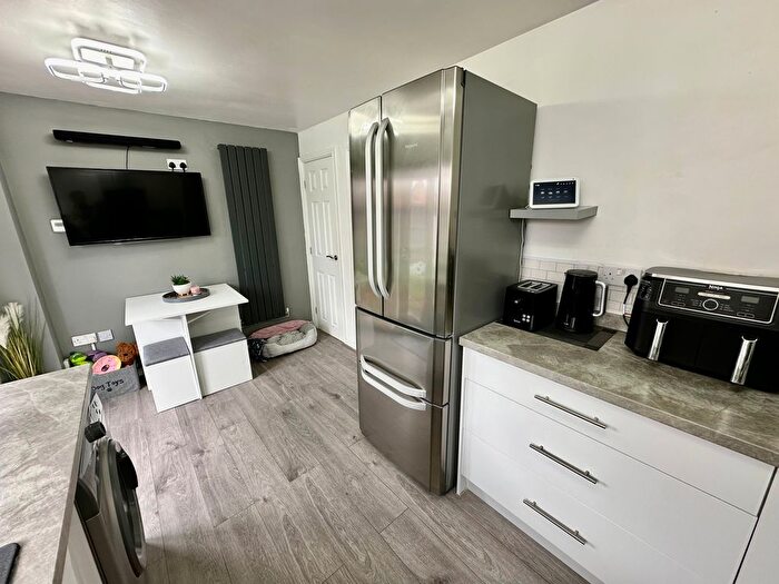 3 Bedroom End Of Terrace House For Sale In Harris Road, Armthorpe, Doncaster, DN3