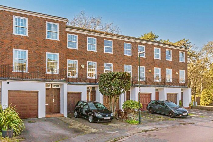 3 Bedroom Terraced House For Sale In Broom Park, Teddington, TW11
