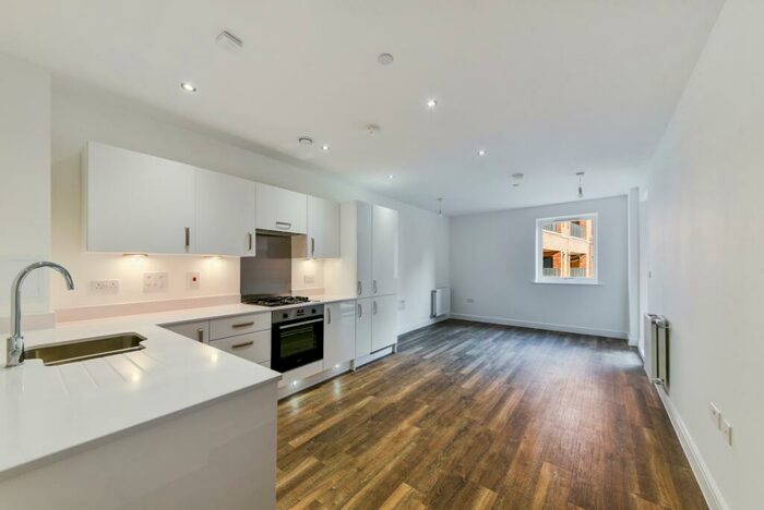 2 Bedroom Apartment To Rent In Oakleigh Road North Barnet, N20